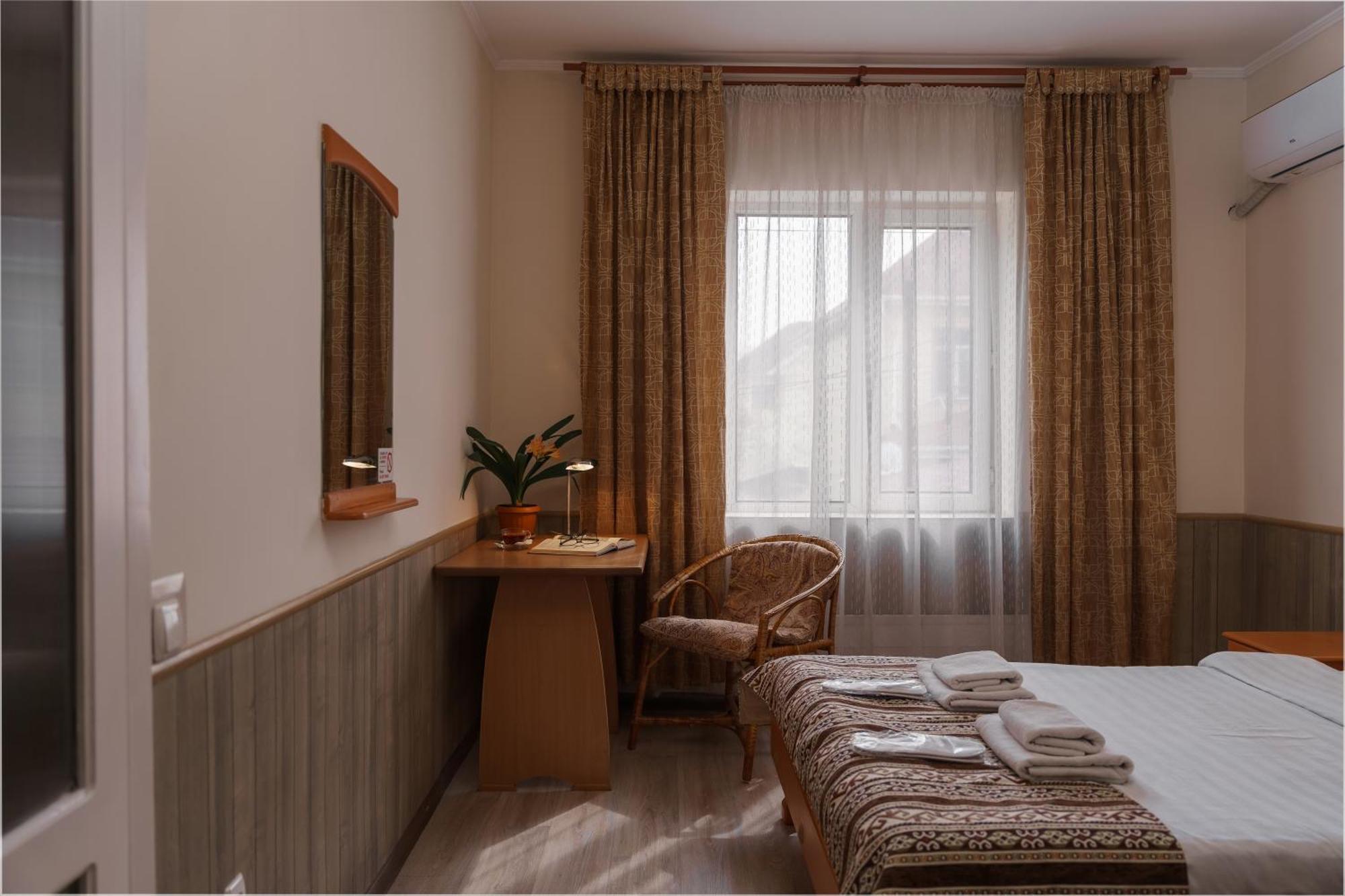 Alpinist Hotel Bisjkek Eksteriør billede