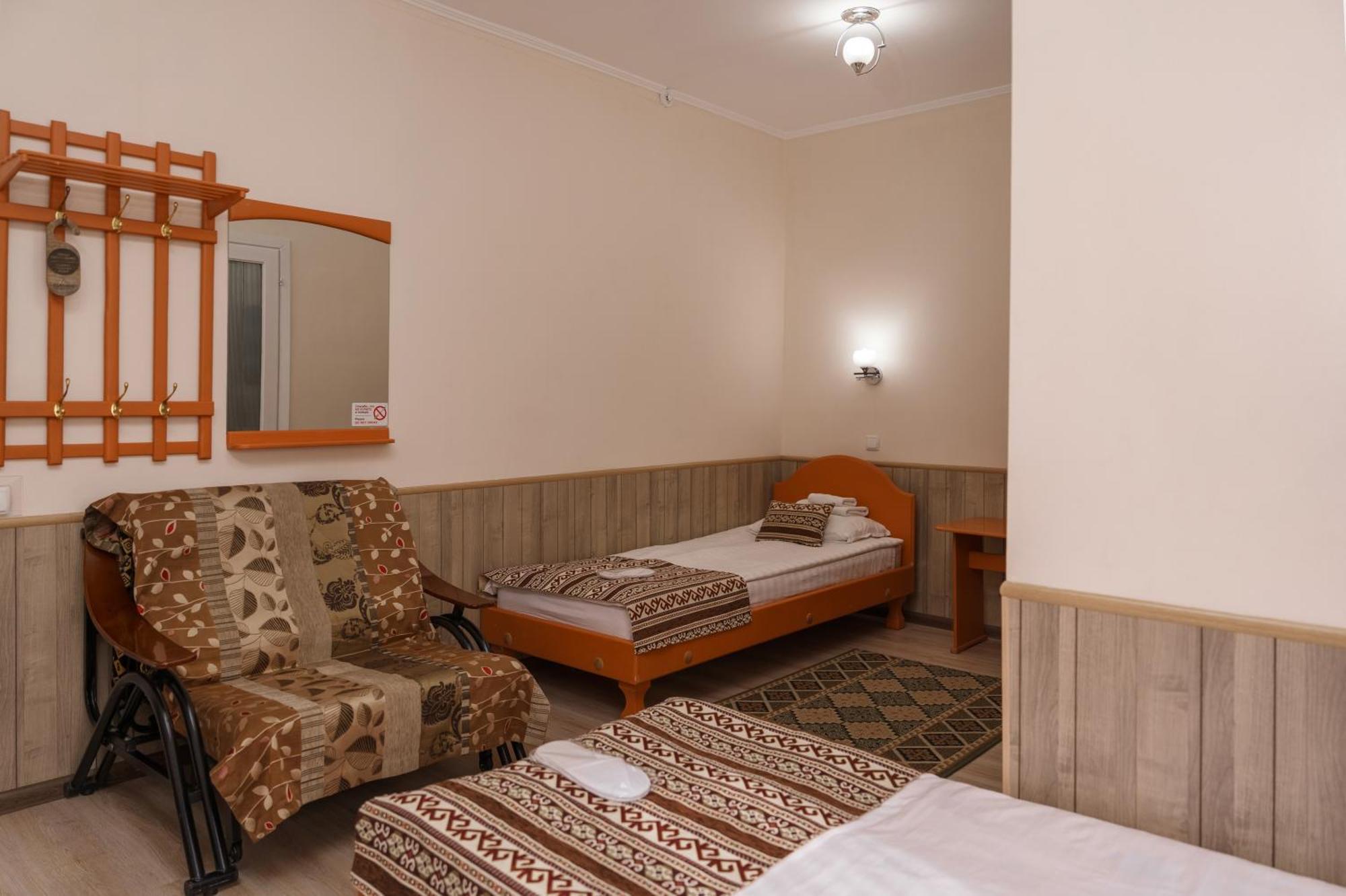 Alpinist Hotel Bisjkek Eksteriør billede