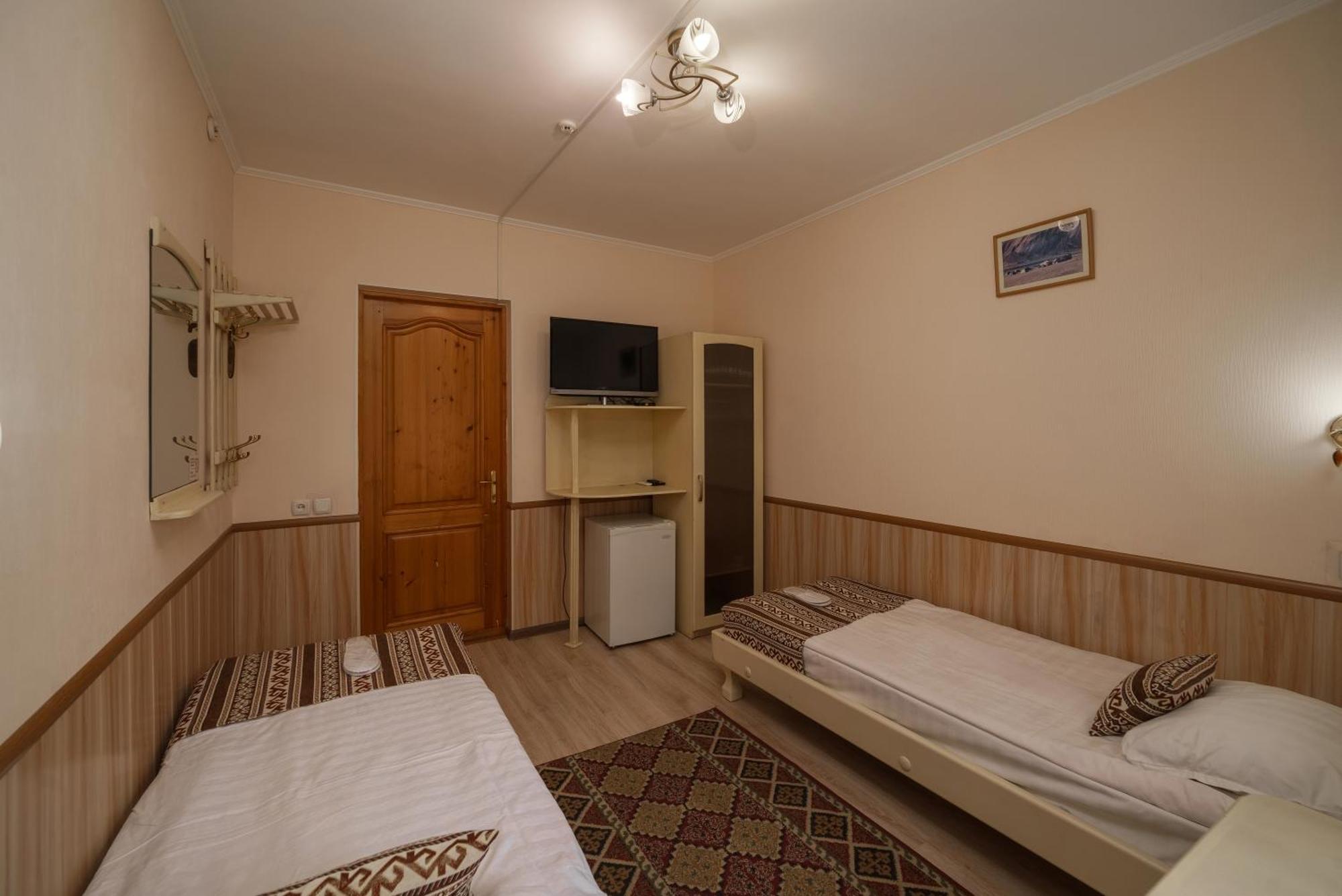 Alpinist Hotel Bisjkek Eksteriør billede