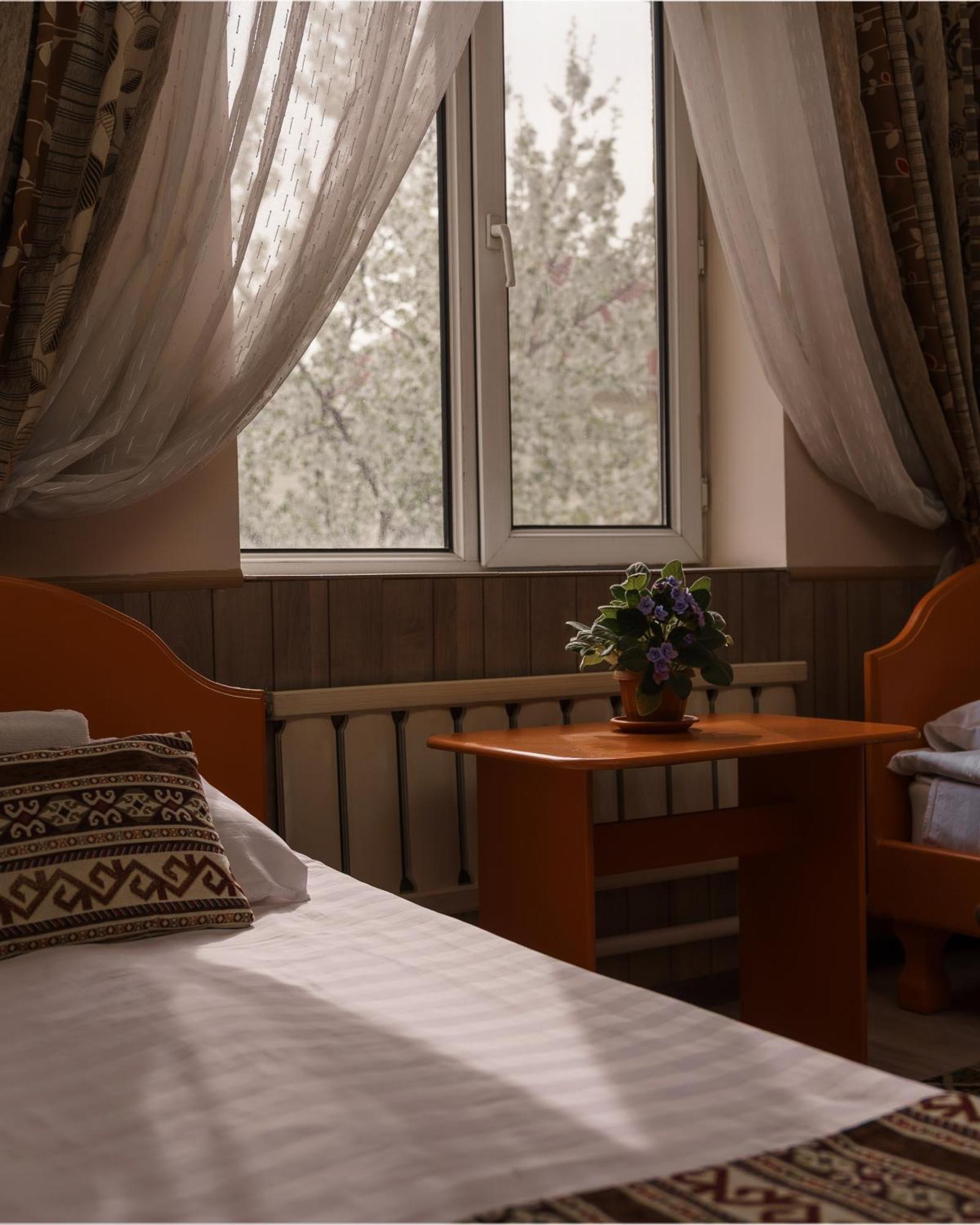 Alpinist Hotel Bisjkek Eksteriør billede