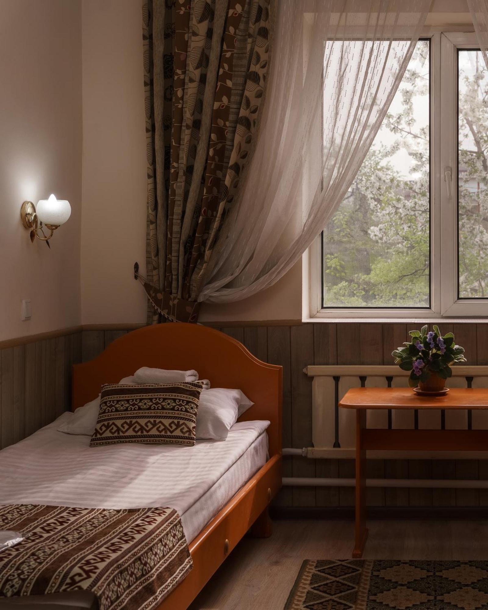 Alpinist Hotel Bisjkek Eksteriør billede